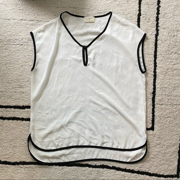 EVERLY White Trim Keyhole Short Sleeve Blouse - Picture 3 of 7